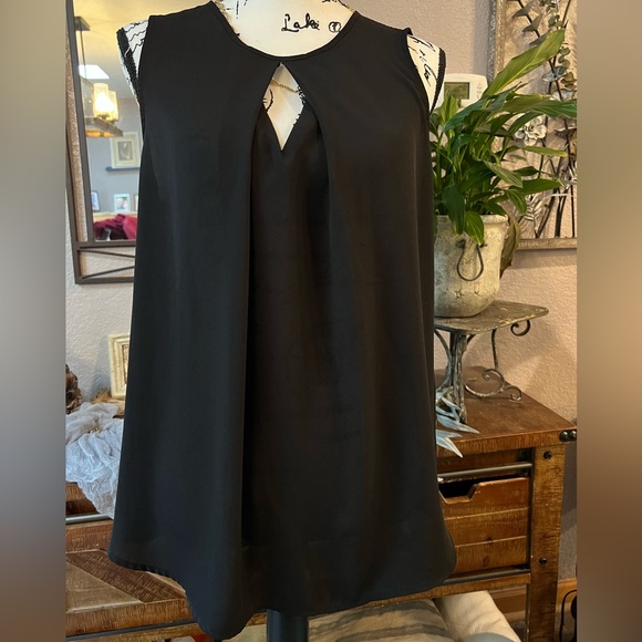 Forever 21 Tops - FOREVER 21 silky black sleeveless blouse. Size m